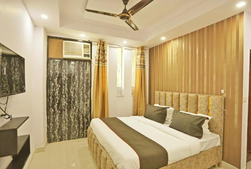 Stay' Couple Friendly'near Vishwavidyalay Metro Hotel New Delhi