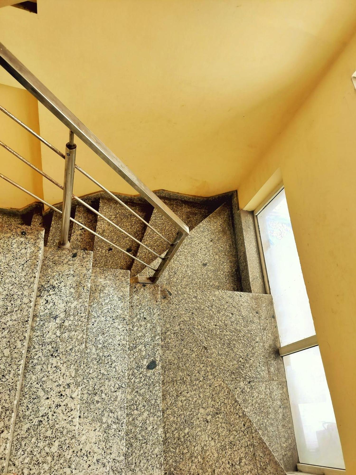Stay' Couple Friendly'near Vishwavidyalay Metro Hotel 3*