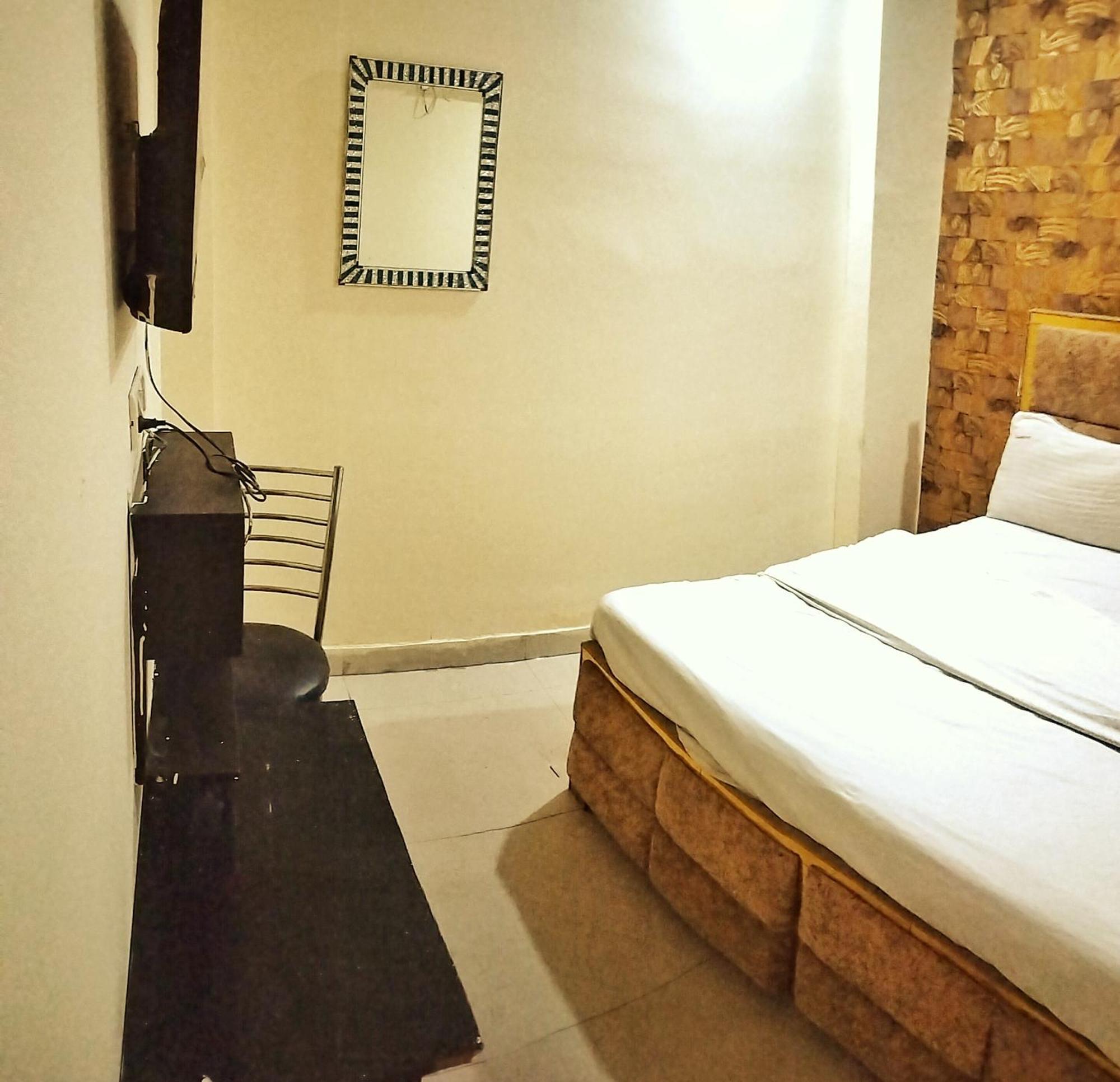 Stay' Couple Friendly'near Vishwavidyalay Metro 3* New Delhi